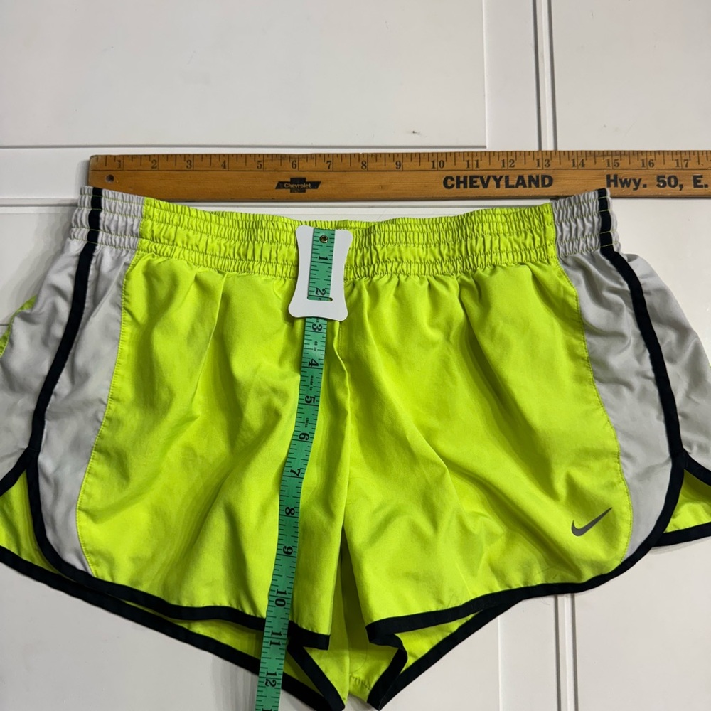 Nike Dri Fit Women’s Neon Yellow White Running Athletic Shorts Size Large - Picture 6 of 7